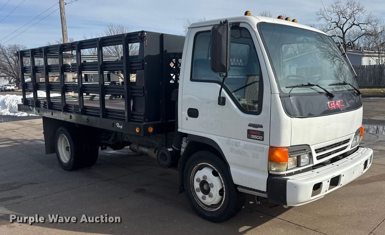 image for item ET4452 2001 GMC W5500 flatbed truck