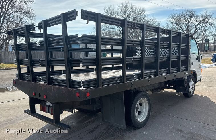 image for item ET4452 2001 GMC W5500 flatbed truck