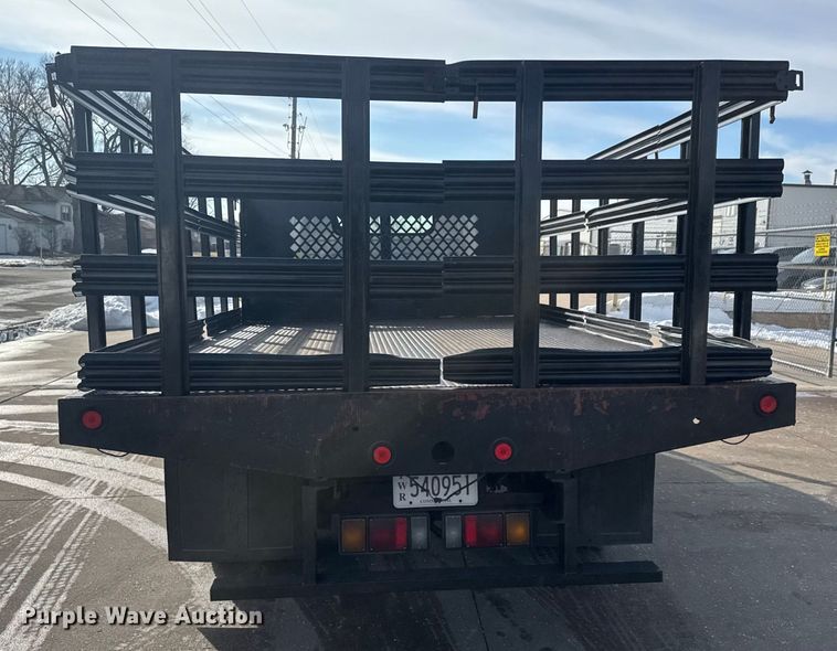 image for item ET4452 2001 GMC W5500 flatbed truck