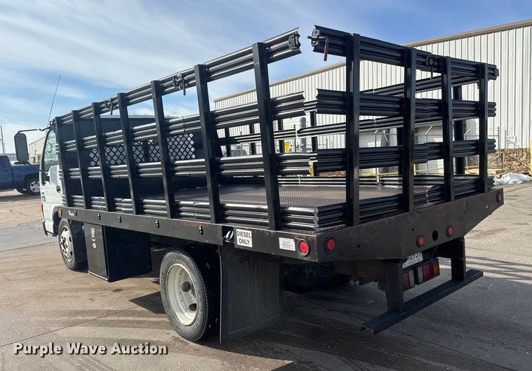 image for item ET4452 2001 GMC W5500 flatbed truck