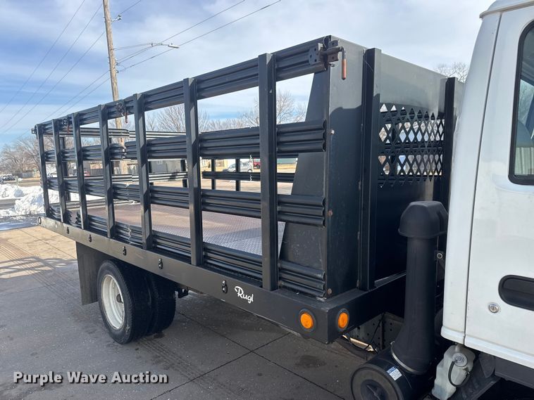 image for item ET4452 2001 GMC W5500 flatbed truck
