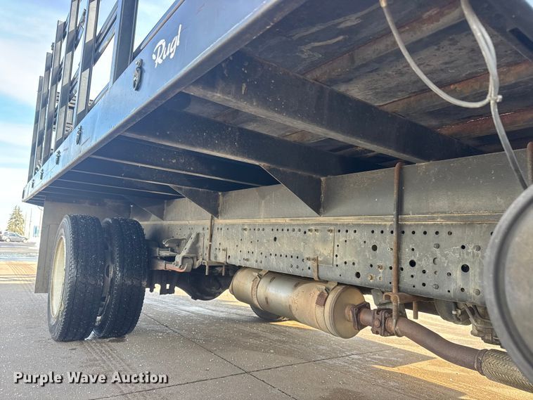 image for item ET4452 2001 GMC W5500 flatbed truck