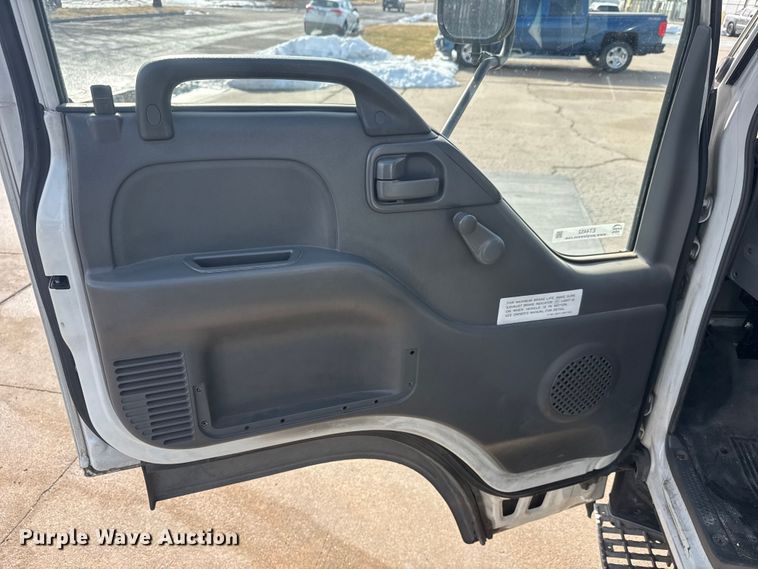 image for item ET4452 2001 GMC W5500 flatbed truck