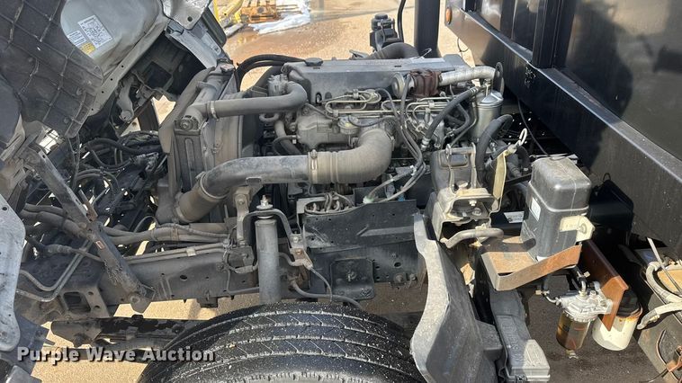 image for item ET4452 2001 GMC W5500 flatbed truck