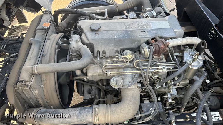 image for item ET4452 2001 GMC W5500 flatbed truck