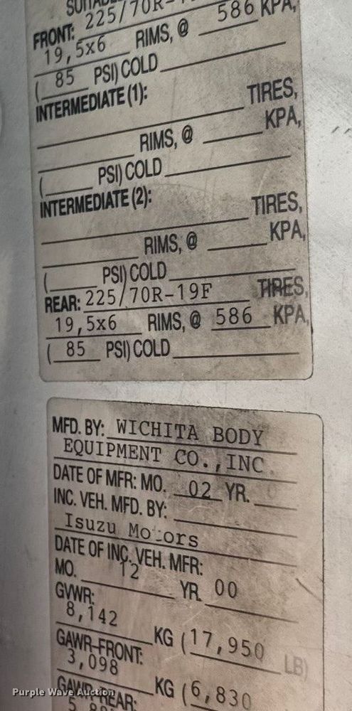 image for item ET4452 2001 GMC W5500 flatbed truck