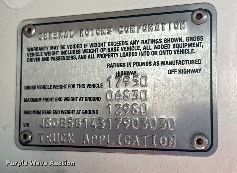 image for item ET4452 2001 GMC W5500 flatbed truck