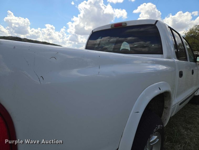 image for item ET5157 2004 Dodge Dakota Crew Cab pickup truck