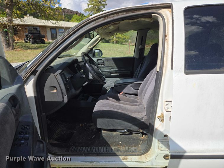 image for item ET5157 2004 Dodge Dakota Crew Cab pickup truck