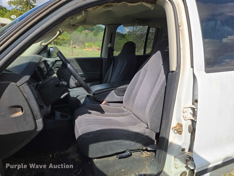 image for item ET5157 2004 Dodge Dakota Crew Cab pickup truck