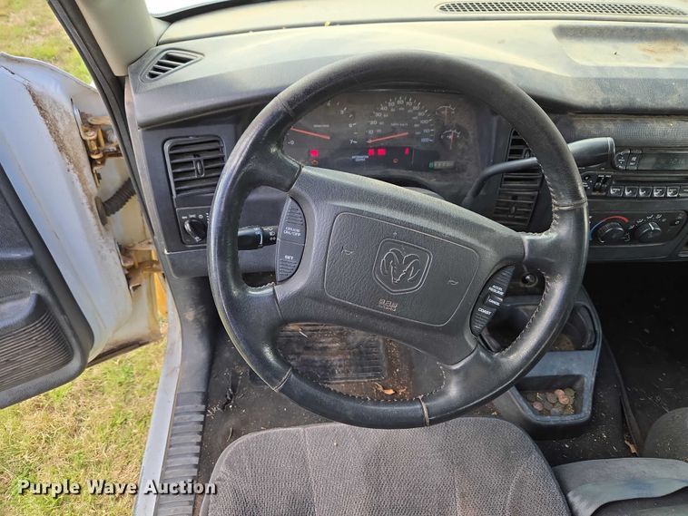 image for item ET5157 2004 Dodge Dakota Crew Cab pickup truck