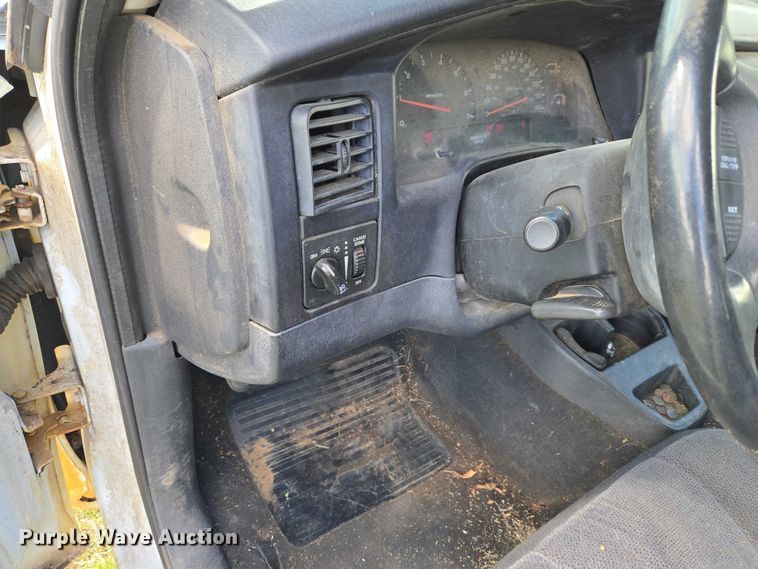 image for item ET5157 2004 Dodge Dakota Crew Cab pickup truck