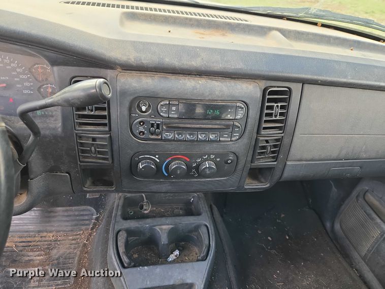 image for item ET5157 2004 Dodge Dakota Crew Cab pickup truck