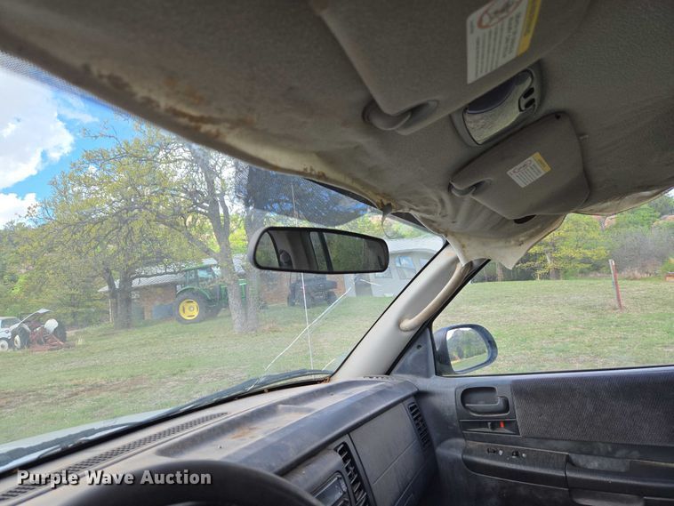image for item ET5157 2004 Dodge Dakota Crew Cab pickup truck