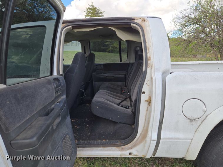 image for item ET5157 2004 Dodge Dakota Crew Cab pickup truck