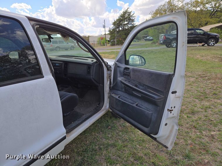 image for item ET5157 2004 Dodge Dakota Crew Cab pickup truck