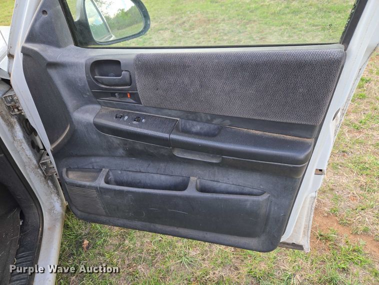 image for item ET5157 2004 Dodge Dakota Crew Cab pickup truck
