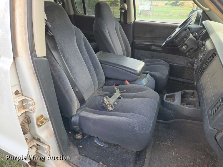 image for item ET5157 2004 Dodge Dakota Crew Cab pickup truck