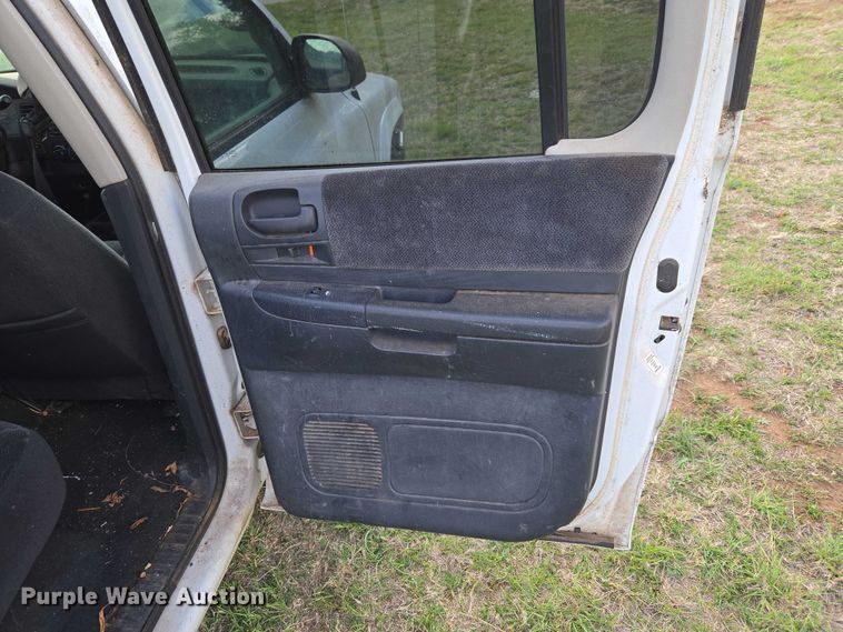 image for item ET5157 2004 Dodge Dakota Crew Cab pickup truck
