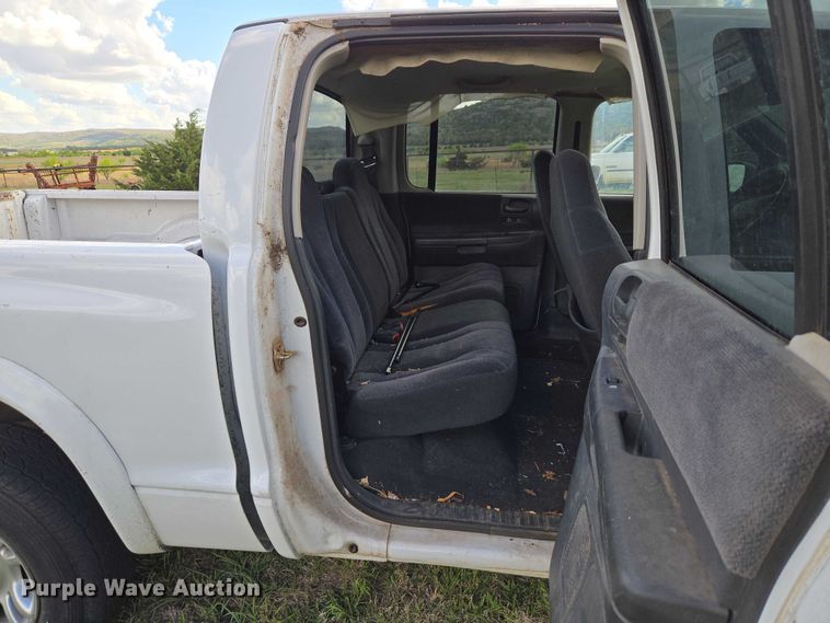 image for item ET5157 2004 Dodge Dakota Crew Cab pickup truck