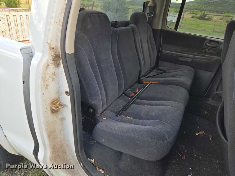 image for item ET5157 2004 Dodge Dakota Crew Cab pickup truck