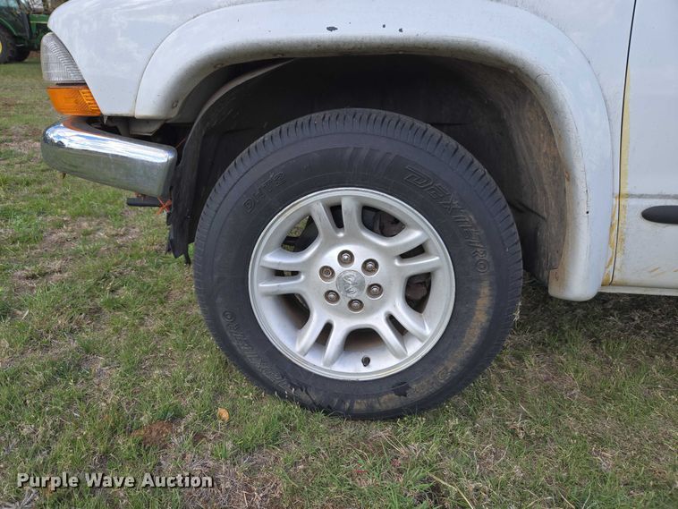 image for item ET5157 2004 Dodge Dakota Crew Cab pickup truck