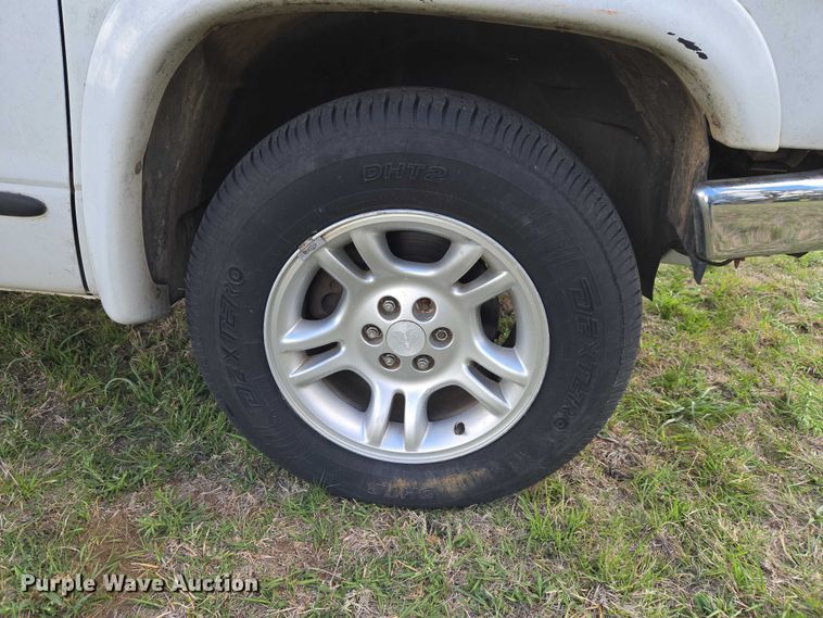 image for item ET5157 2004 Dodge Dakota Crew Cab pickup truck