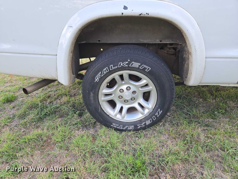 image for item ET5157 2004 Dodge Dakota Crew Cab pickup truck
