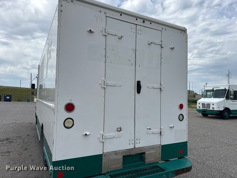 image for item ET6143 2014 Freightliner MT45 delivery van