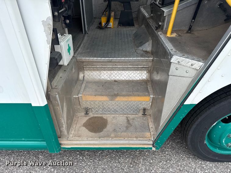image for item ET6143 2014 Freightliner MT45 delivery van