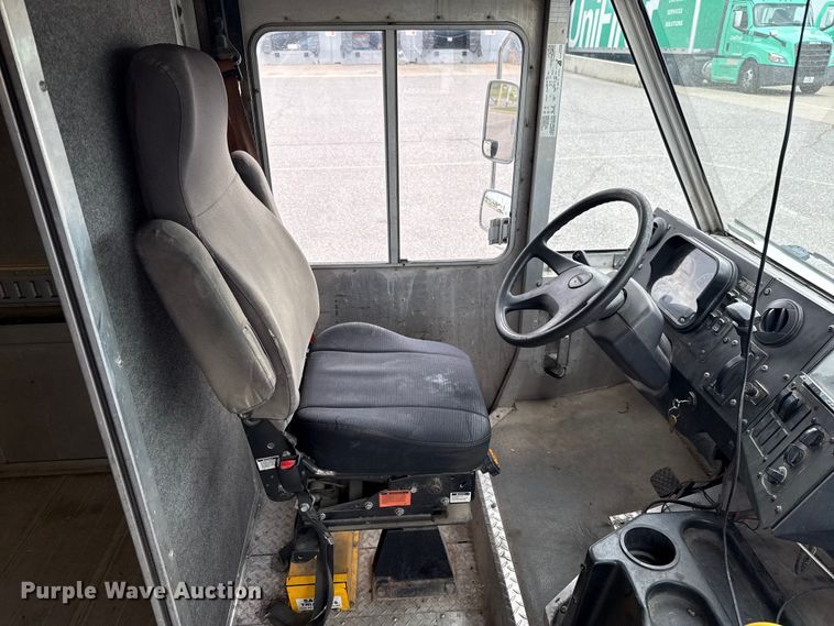 image for item ET6143 2014 Freightliner MT45 delivery van