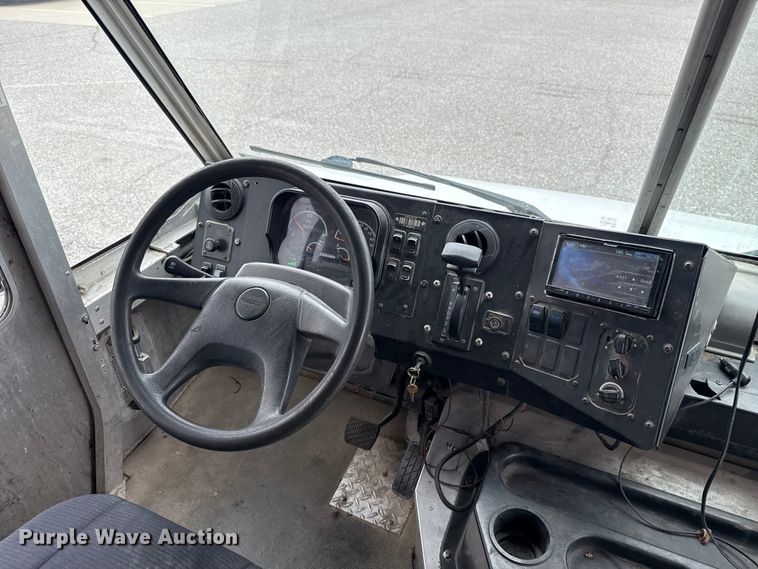 image for item ET6143 2014 Freightliner MT45 delivery van