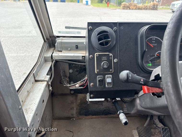 image for item ET6143 2014 Freightliner MT45 delivery van