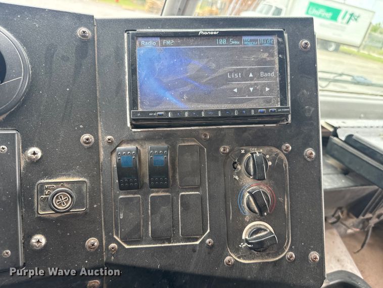 image for item ET6143 2014 Freightliner MT45 delivery van