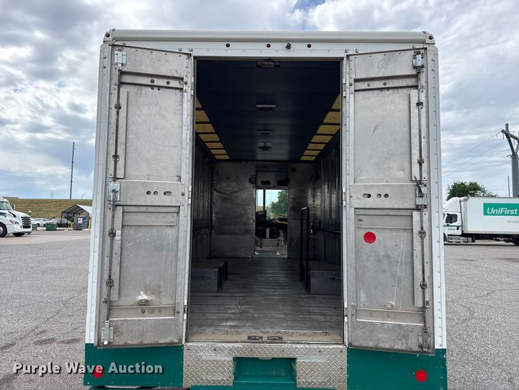 image for item ET6143 2014 Freightliner MT45 delivery van