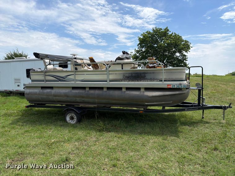 image for item ET6260 2004 Beachcomber pontoon boat