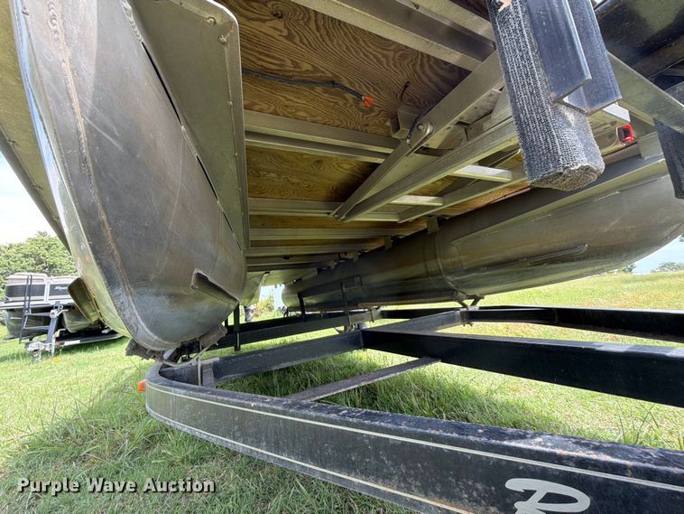 image for item ET6260 2004 Beachcomber pontoon boat
