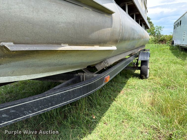 image for item ET6260 2004 Beachcomber pontoon boat