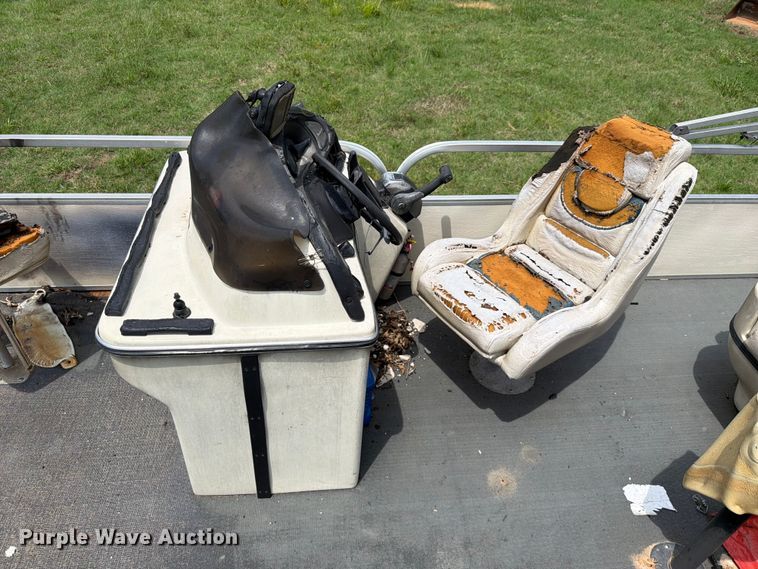 image for item ET6260 2004 Beachcomber pontoon boat