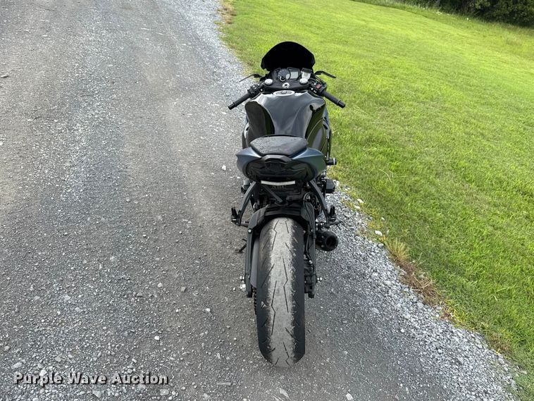 image for item ET6261 2022 Kawasaki ZX-6R motorcycle
