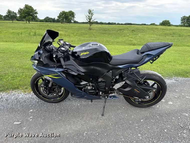 image for item ET6261 2022 Kawasaki ZX-6R motorcycle
