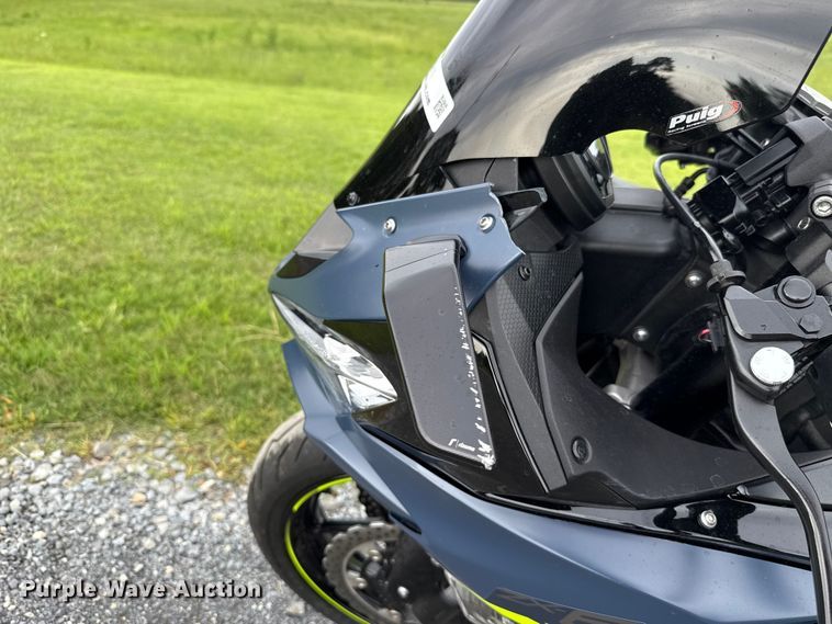 image for item ET6261 2022 Kawasaki ZX-6R motorcycle