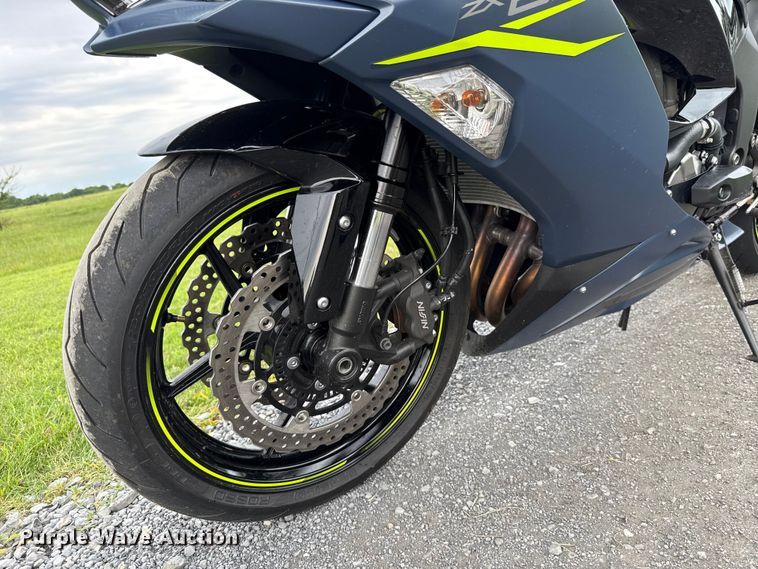 image for item ET6261 2022 Kawasaki ZX-6R motorcycle