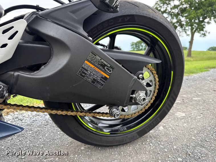 image for item ET6261 2022 Kawasaki ZX-6R motorcycle
