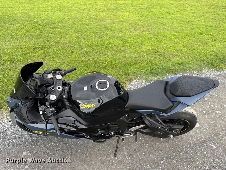 image for item ET6261 2022 Kawasaki ZX-6R motorcycle