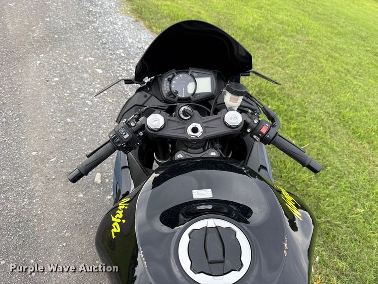 image for item ET6261 2022 Kawasaki ZX-6R motorcycle