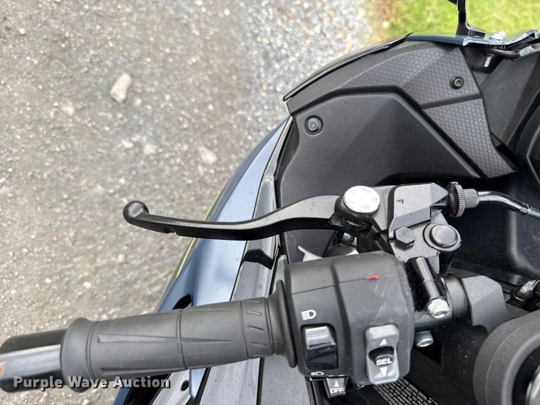 image for item ET6261 2022 Kawasaki ZX-6R motorcycle