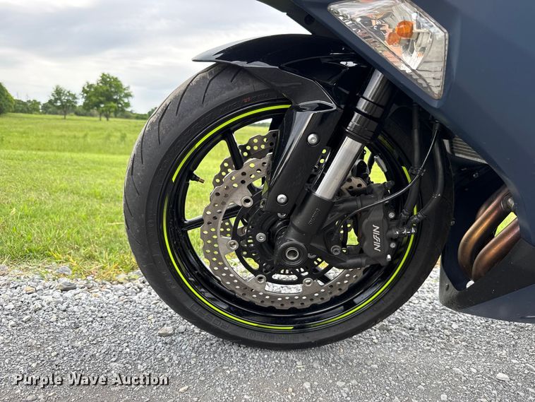image for item ET6261 2022 Kawasaki ZX-6R motorcycle