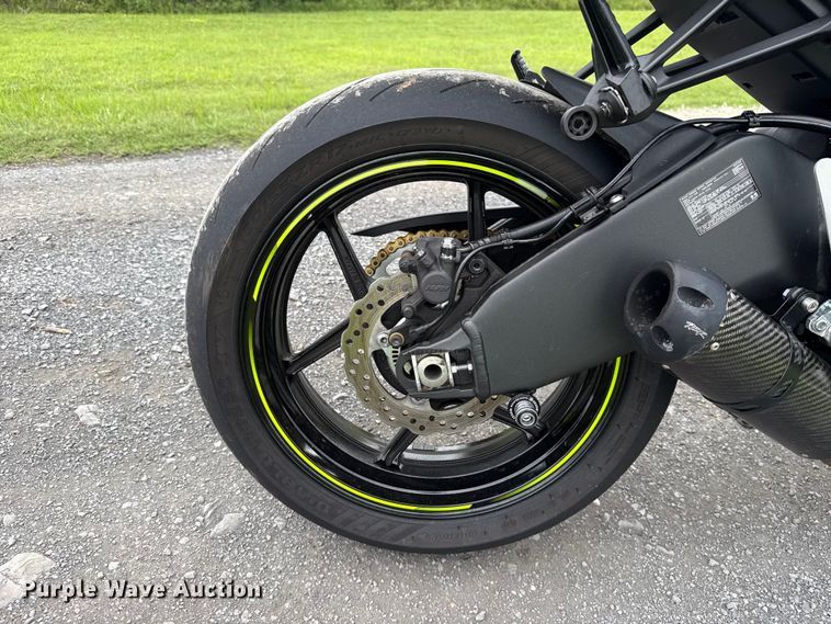 image for item ET6261 2022 Kawasaki ZX-6R motorcycle