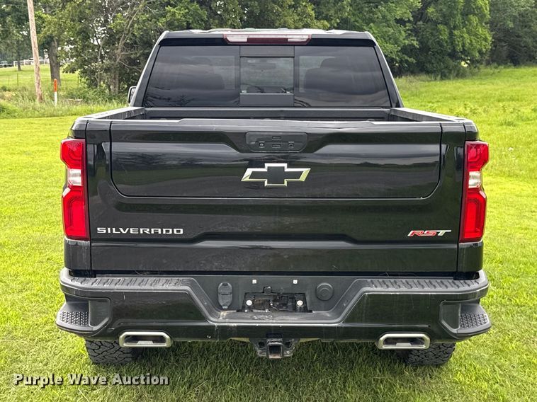 image for item ET6265 2021 Chevrolet Silverado 1500 Crew Cab pickup truck